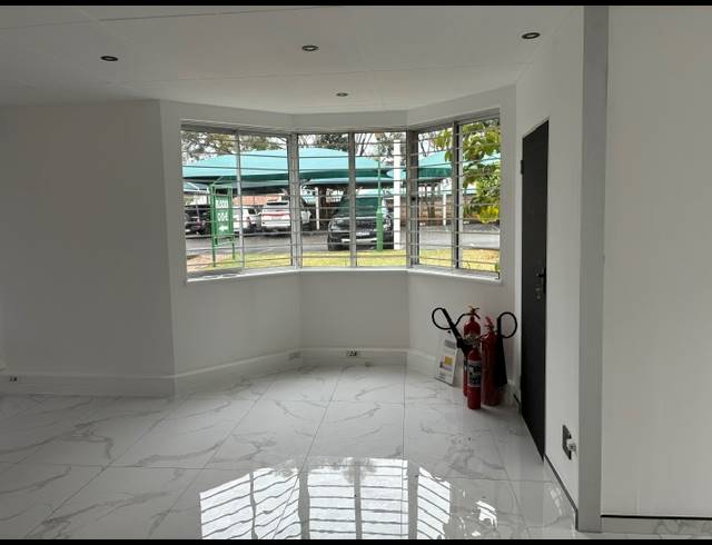 155M² OFFICE FOR SALE IN BEDFORD GARDENS
